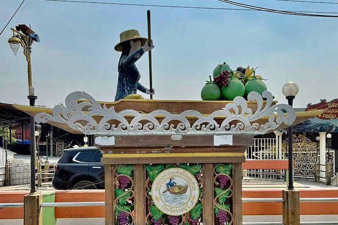 Bangkok: Floating Market & Train Market with Train/Boat ride - Damnoen Saduak Floating Market: canal life plus a long-tail boat ride