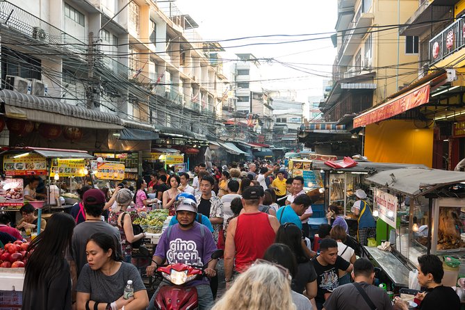 Bangkok Food Tour with a Local: China Town Feast for Foodies 100% Personalized - The walking route: temples, main roads, and a shophouse stop