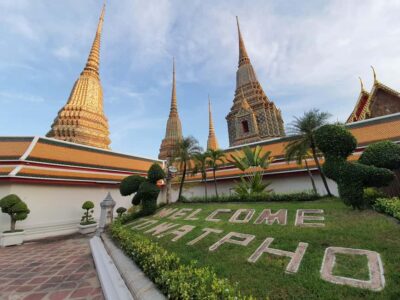 Bangkok: Grand palace and Iconic temple Half-Day Private - Hotel pickup and electric tuk-tuk: the easiest way to move through the city