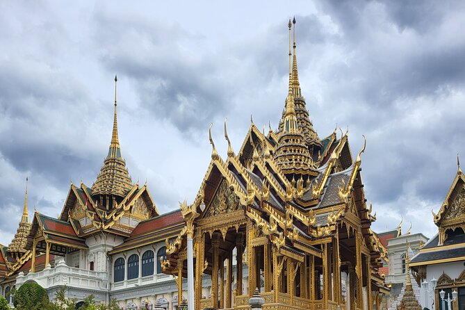Bangkok Grand Palace and Temples Private Tour - Wat Arun (Temple of Dawn): why the river side sells the photos