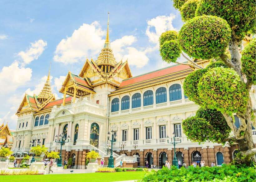 Bangkok: Grand Palace & Emerald Buddha Entry with Audioguide - Getting In: Dress Code, Entry Tickets, and Hard Rules