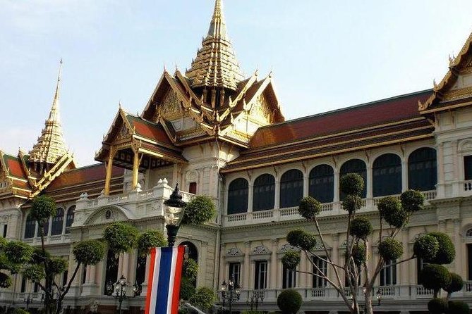 Bangkok Grand Palace Tour with Convenient Hotel Transfer - Wat Phra Kaew: the Emerald Buddha and the feeling of sacred focus