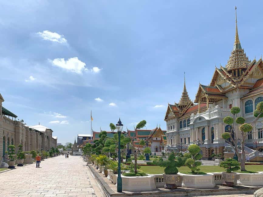 Bangkok: Grand Palace, Wat Pho & Wat Arun Tour in Italian - Starting at Saphan Taksin and Sathorn Pier: Getting There Like a Local
