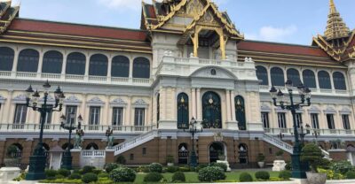 Bangkok: Grand Palace, Wat Pho & Wat Arun Tour in Italian - Ferry Boat + Tuk-Tuk Timing: Why This Route Works in 4 Hours