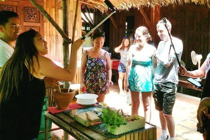 Bangkok Green Oasis Nature Bike Tour - Stop 4: Cafe break and Thai tea practice