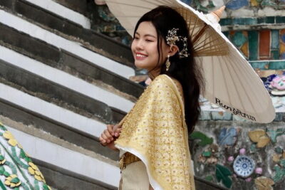 Bangkok Half Day Guided Tour: Grand Palace, Wat Arun & Wat Pho - Wat Phra Kaew: Emerald Buddha time, inside the palace walls