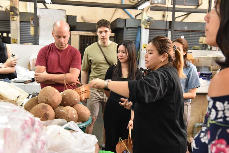 Bangkok: Hands-on Thai Cooking Class & Market Tour in Sathon - Finding the Suan Phlu cooking school behind the market