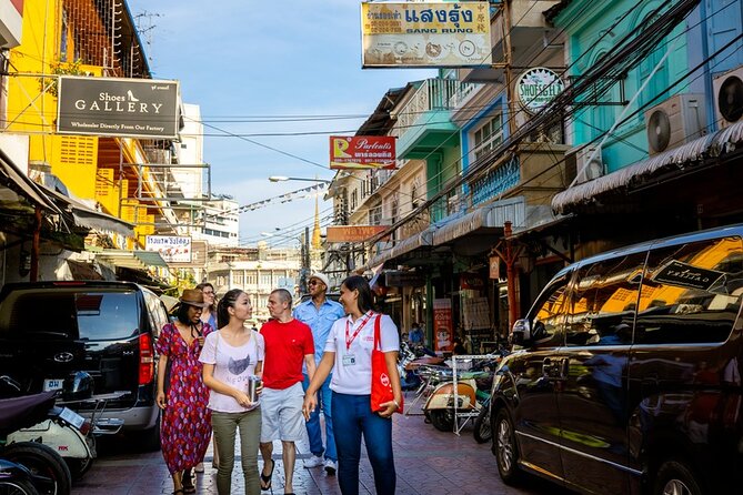 Bangkok Hidden Gems: Talad Noi, Chinatown & Street Food Tour - Sol Heng Tai Mansion and Hong Sieng Kong: older house meets local art