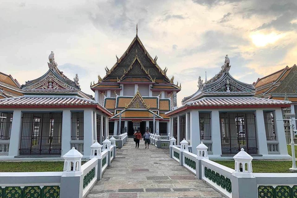 Bangkok: Historical Temples Tour & Hidden Bar at Sunset - What to wear and bring (so the heat doesn’t bully you)