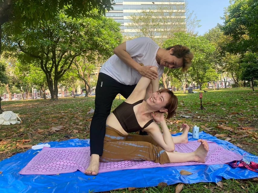 Bangkok: Lumpini Park Yoga Experience - Why Lumpini Park Yoga Feels Like a Bangkok Reset