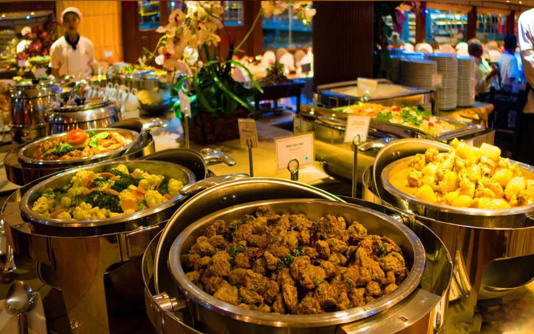 Bangkok: Luxury White Sunset or Dinner Cruise with Beer - Entertainment onboard: cabaret, Thai dance, and live music