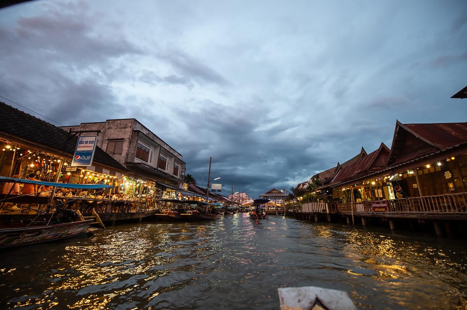 Bangkok: Maeklong Railway Market and Amphawa Floating Market - Maeklong Railway Market: when lunch breaks meet rail traffic