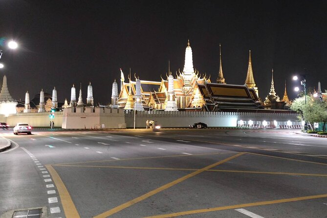Bangkok: Michelin Guide Street Food Tour by Tuk Tuk - What You Actually Eat: Hearty Noodles, Fried Rice, and Optional Extras