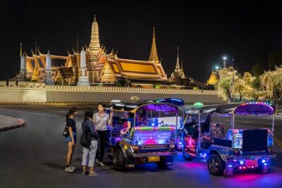 Bangkok: Michelin Street Eats by Tuk-Tuk Guided Food Tour - Sao Ching Cha: the scheduled photo break before the eating starts