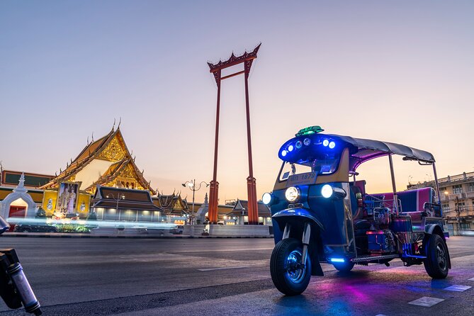 Bangkok: Michelin Street Eats by Tuk-Tuk Guided Food Tour - Saphan Khao Market: where the street eats happen