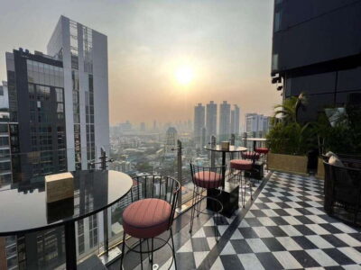 Bangkok: Mojjo Rooftop Lounge & Bar Food & Beverage Package - The 32nd-floor views: sunset timing that matters