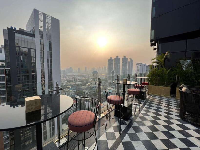 Bangkok: Mojjo Rooftop Lounge & Bar Food & Beverage Package - The 32nd-floor views: sunset timing that matters