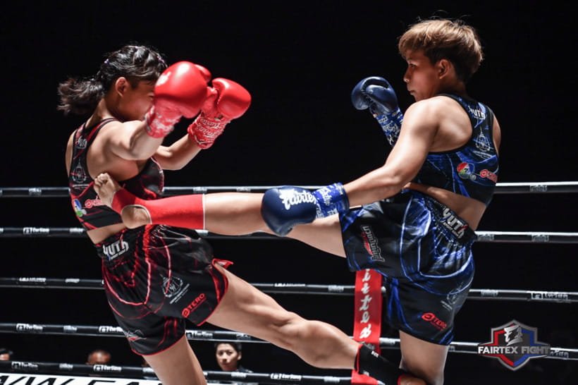 Bangkok: Muay Thai Match at Lumpinee Boxing Stadium - The crowd factor at Lumpinee: exciting, but not small