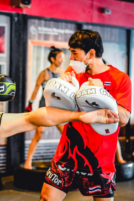 Bangkok: Muay Thai Training Class by Krudam Gym@Sukhumvit 36 - Coaching that fits a private duo class