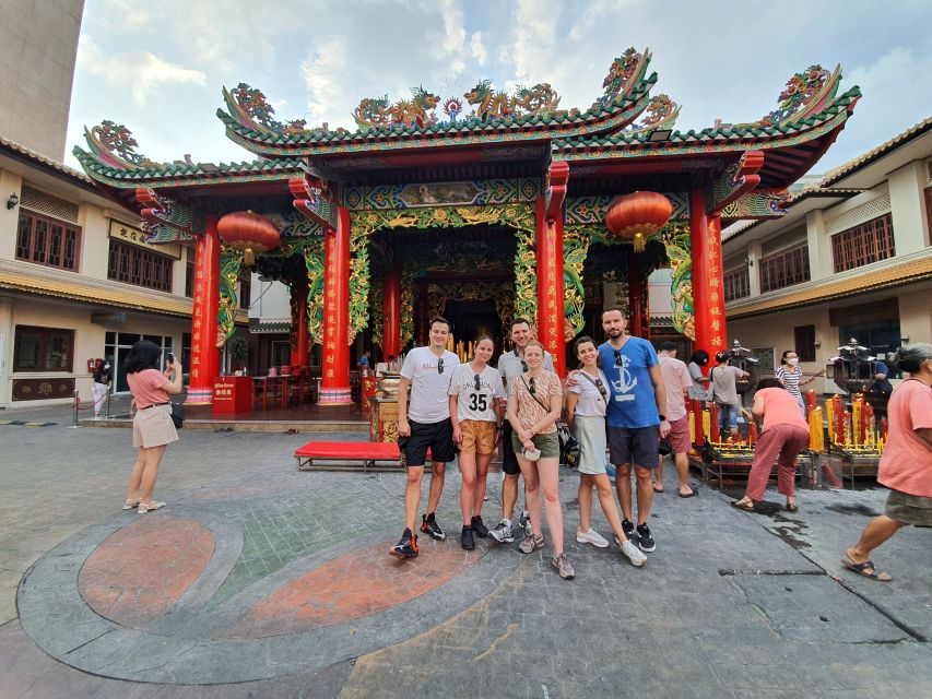 Bangkok: Must things to see in China town, Small group - Tang Hua Pug Building to Hualampong: starting the walk the easy way