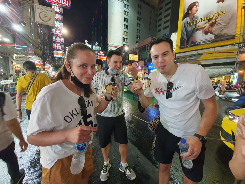Bangkok: Must things to see in China town, Small group - Food stops that pace the walk: snack, coffee, tastings, and local lunch