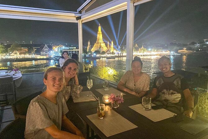 Bangkok Night Bike Tour -Hotel-pickup & Dinner - Stop 4: Pak Khlong Flower Talat during its busiest hours