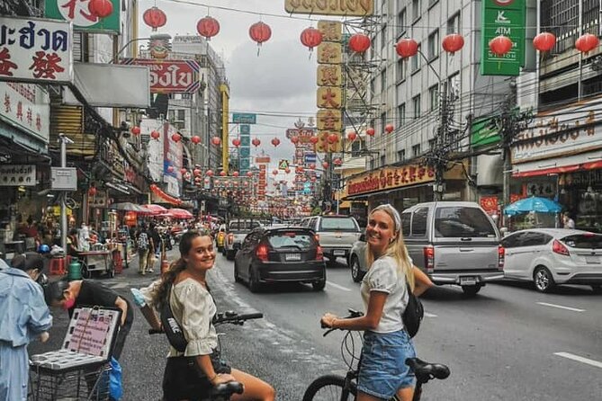 Bangkok Night Bike Tour -Hotel-pickup & Dinner - Small group energy: why a max of 10 travelers helps your night