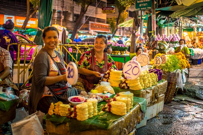 Bangkok: Night Bike Tour with Temples & Flower Market Visit - Loha Prasat and the Old City Start: Temples, Fort Views, and Big Monuments