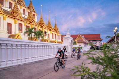 Bangkok: Night Bike Tour with Temples & Flower Market Visit - Meeting at Discova and Getting Sized Up for a Safe Ride