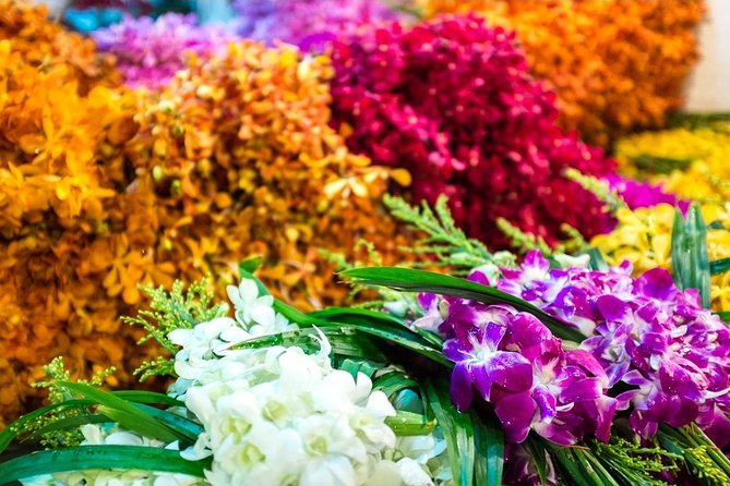 Bangkok: Night Bike Tour with Temples & Flower Market Visit - Wat Rakang on Thonburi: A Real Temple Break