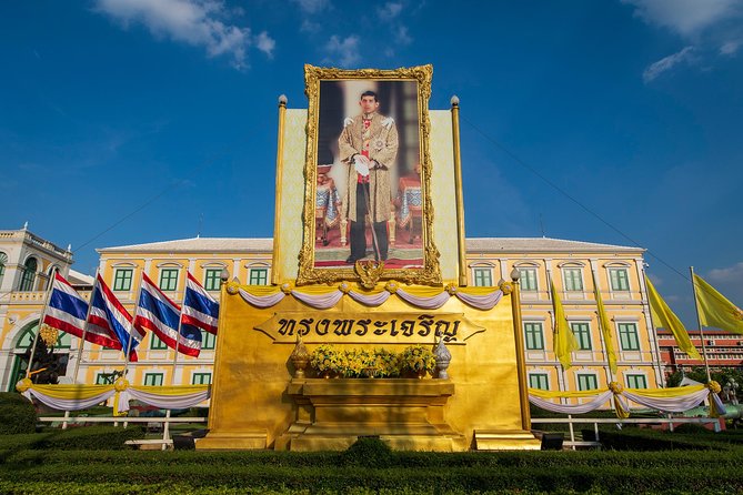 Bangkok Photography Masterclass - Private Photography Lesson - Erawan Shrine and Benjasiri Park: Shapes, Rhythm, and Breathers