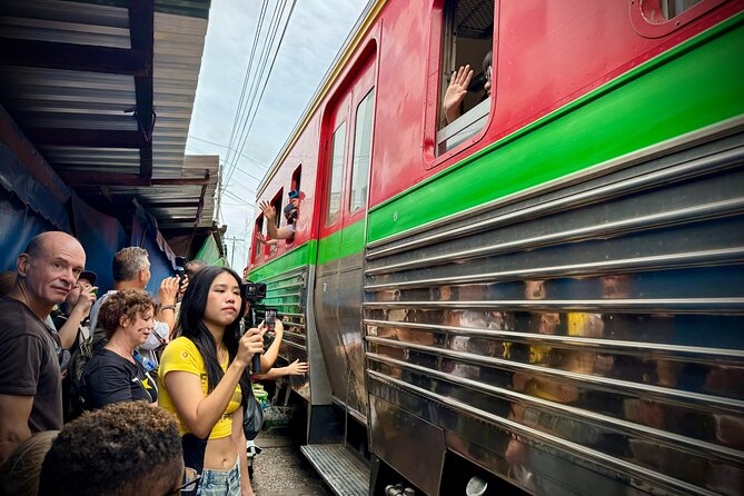 Bangkok: Private Floating Market and Train Market - Mae Klong Railway Market (Hoop Rom Market): the train-through-stalls spectacle