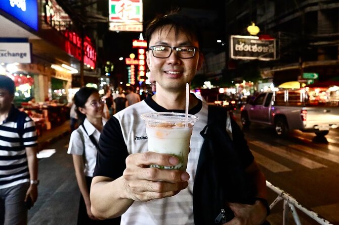 Bangkok Private Walking Food Tour with 10+ Tastings in Chinatown - Indoor stops, open-air malls, and why they matter on a 3-hour walk