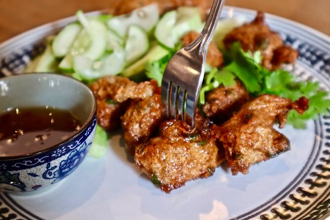 Bangkok Private Walking Food Tour with 10+ Tastings in Chinatown - Getting started at Hua Lamphong without wasting time