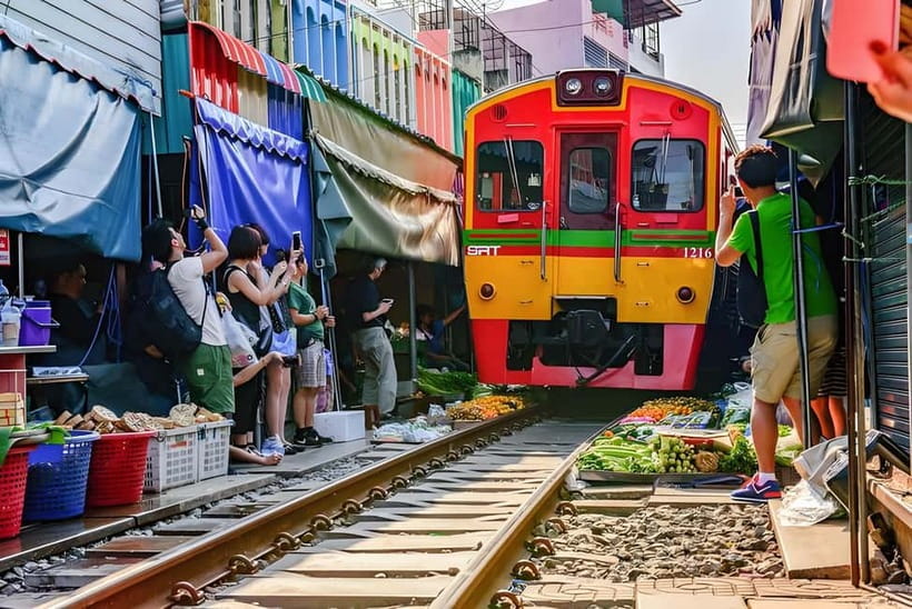 Bangkok: Railway, Floating Market & Chao Phraya Cruise Tour - Maeklong Railway Market: where the stalls move for the train