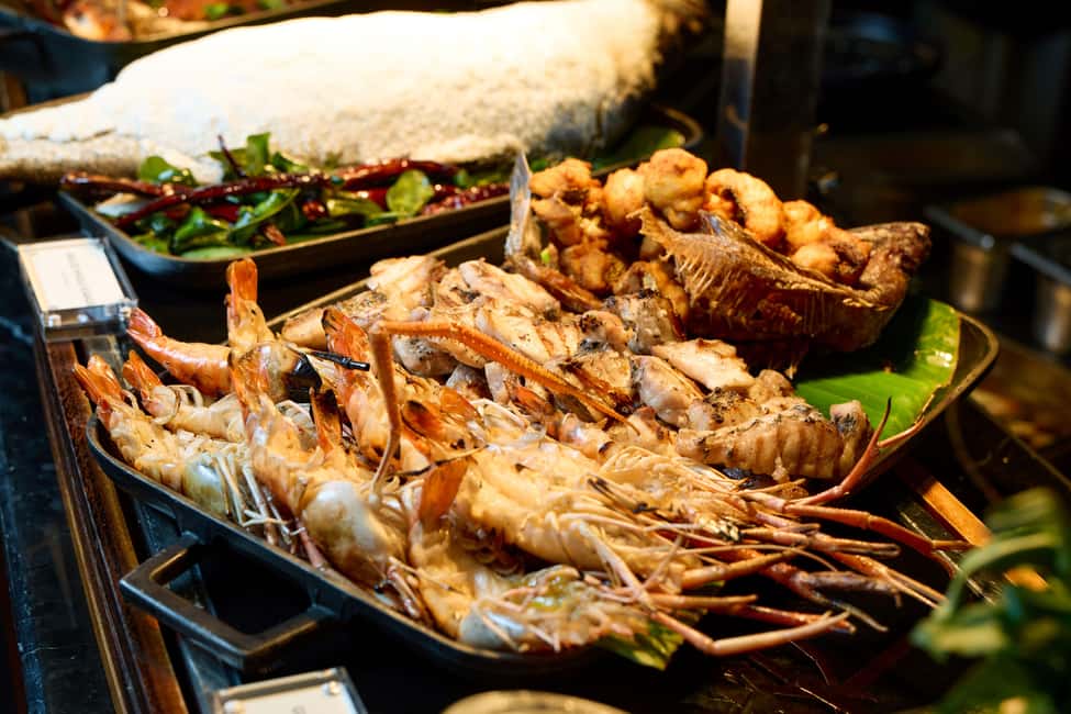 Bangkok: Saturday Dinner Buffet at W Bangkok - Just for Food vs The Experience: drinks change the whole vibe