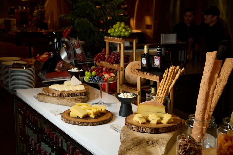 Bangkok: Saturday Dinner Buffet at W Bangkok - FAQ