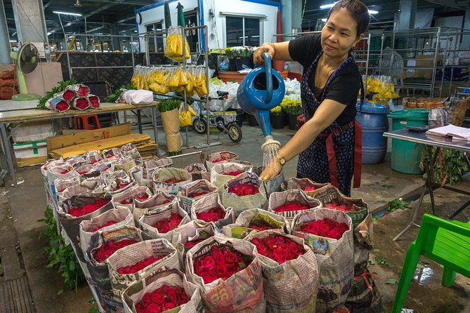 Bangkok Selfie Expert Tour: Little India, Wat Traimit & Wat Pho - Price and value: what $119.39 really covers