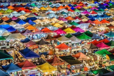 Bangkok Selfie Expert Tour: Little India, Wat Traimit & Wat Pho - Pickup windows, meeting point, and how the day stays organized