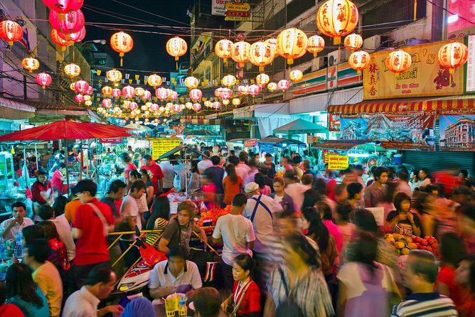 Bangkok Selfie Expert Tour: Little India, Wat Traimit & Wat Pho - Pak Khlong Talat Flower Market: flowers plus a ready-made selfie concept