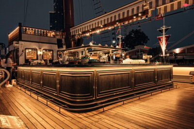 Bangkok: Sirimahannop (Asiatique The Riverfront) - Food on board: Thai favorites plus international dishes