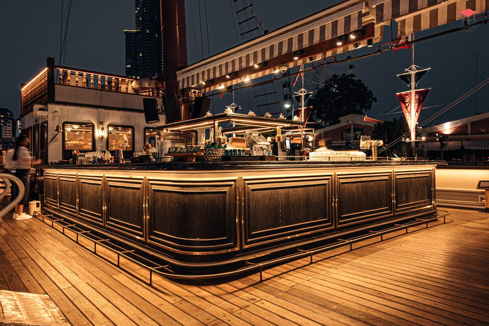 Bangkok: Sirimahannop (Asiatique The Riverfront) - Food on board: Thai favorites plus international dishes