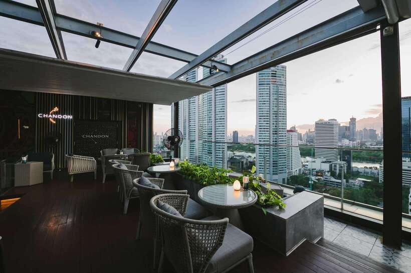 Bangkok: Sky on 20 Rooftop Bar With Free Flow Drinks - Sky on 20 Rooftop Bar: Views From the Novotel Sukhumvit 20 26th Floor