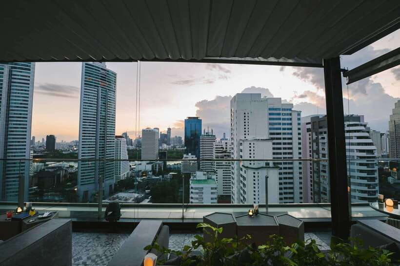 Bangkok: Sky on 20 Rooftop Bar With Free Flow Drinks - Service Pace: Enjoy the View While You Wait