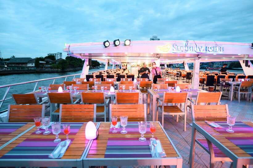 Bangkok: Smile Riverside Dinner Cruise - Chao Phraya at night: why this cruise makes sense