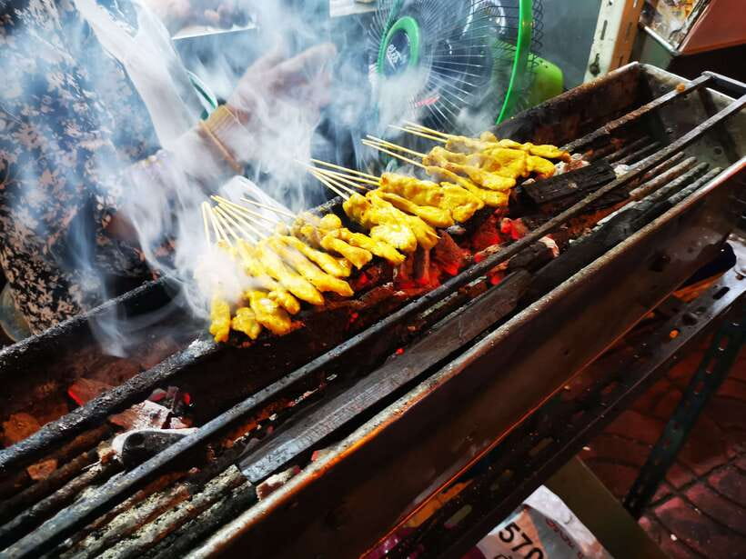 Bangkok: Street Food Tasting Tour at Night - Who should book this night food tour