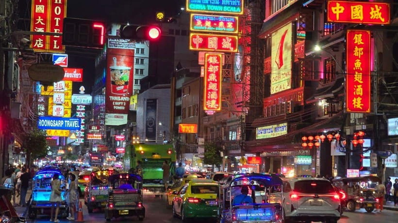 Bangkok: Street Food Tasting Tour at Night - Entering Bangkok Chinatown after dark