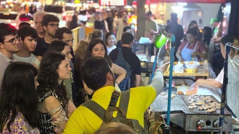 Bangkok: Street Food Tasting Tour at Night - The 150-minute pacing: enough time to eat, not enough to regret it