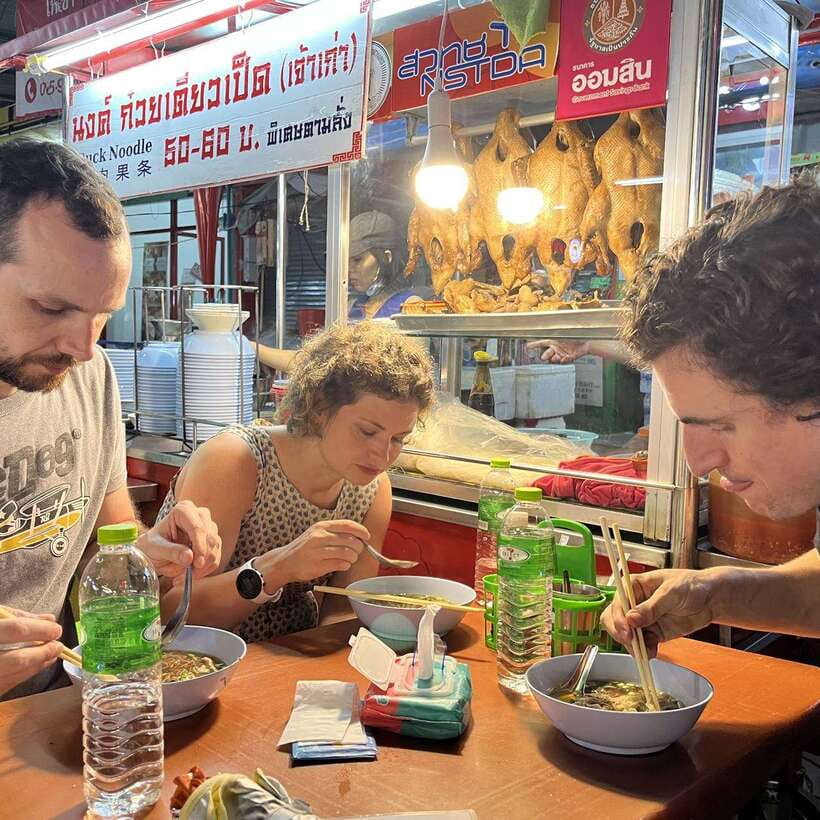 Bangkok: Street Food Tasting Tour at Night - Stop-by-stop: how the six tastings are likely structured in Chinatown