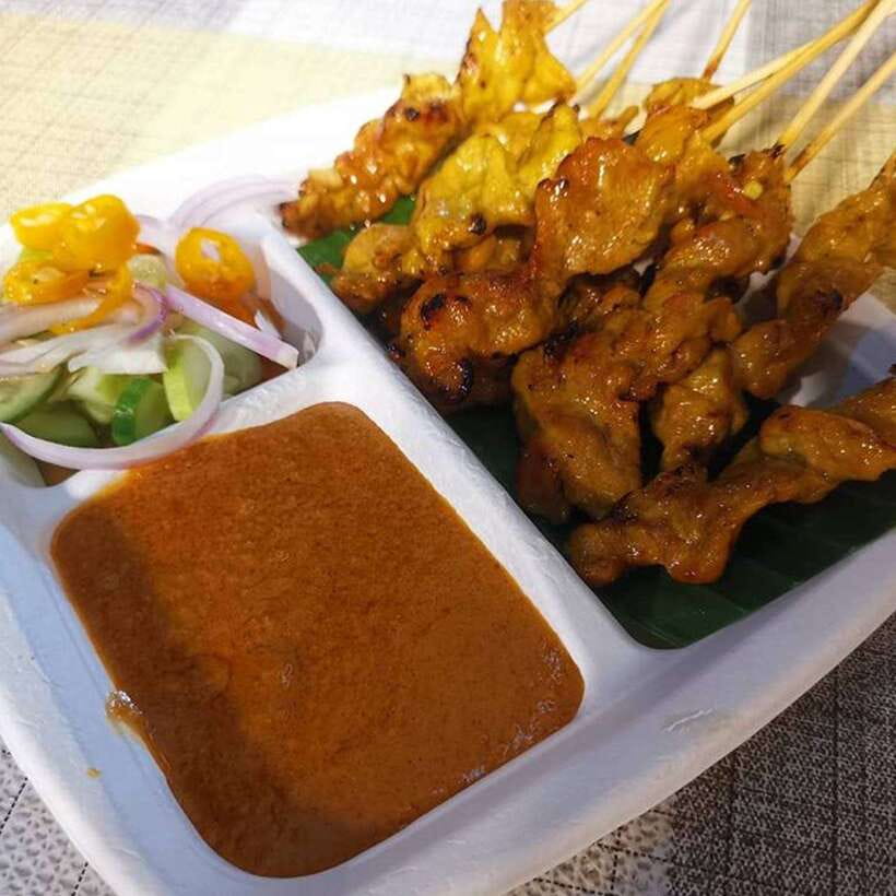 Bangkok: Street Food Tasting Tour at Night - The guide experience: English narration and the Sophie/Sofie effect